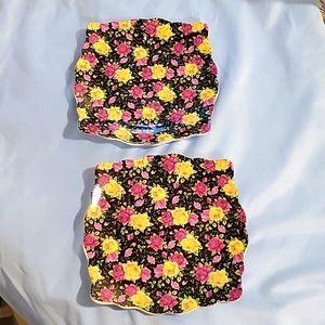 2 Vintage decorative plates